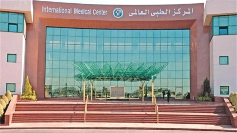 خبراء فى جراحة العمود الفقرى بالمركز الطبى العالمى