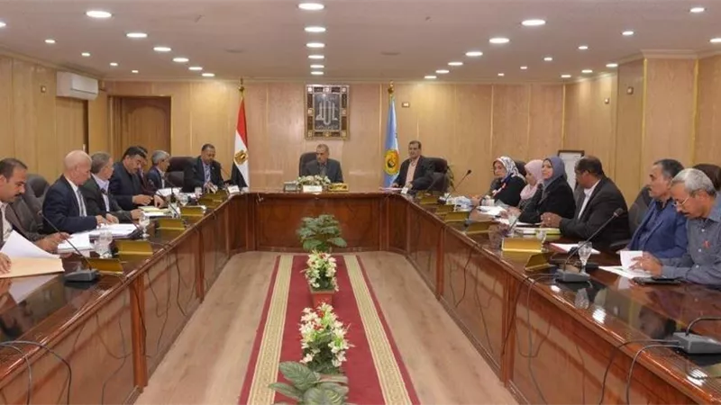 محافظ أسيوط يشدد على جرد عهد المراكز والاحياء ومراجعة المخزون السلعى لتعظيم الاستفادة من الامكانيات
