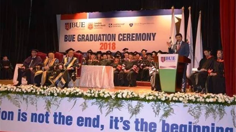 وزير الشباب يشهد حفل تخرج دفعة جديدة بالجامعة البريطانية
