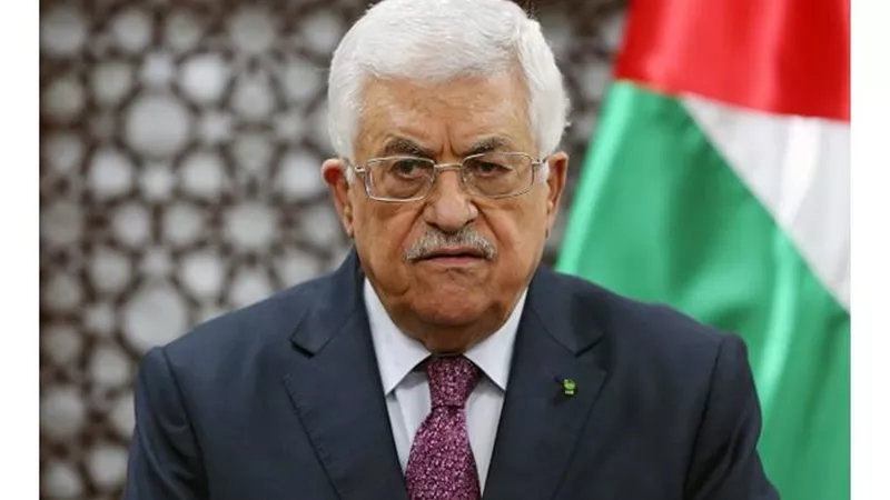 عباس يهدد بحل 