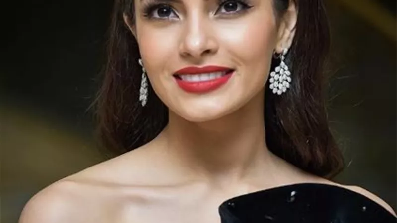 فستان كارمن سليمان يشعل مواقع التواصل الاجتماعي¨صور