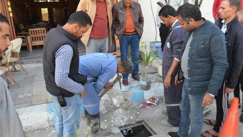 حملة تفتيشية لضبط حالات التعدى وإلقاء المخلفات فى شنايش الأمطار بمطروح