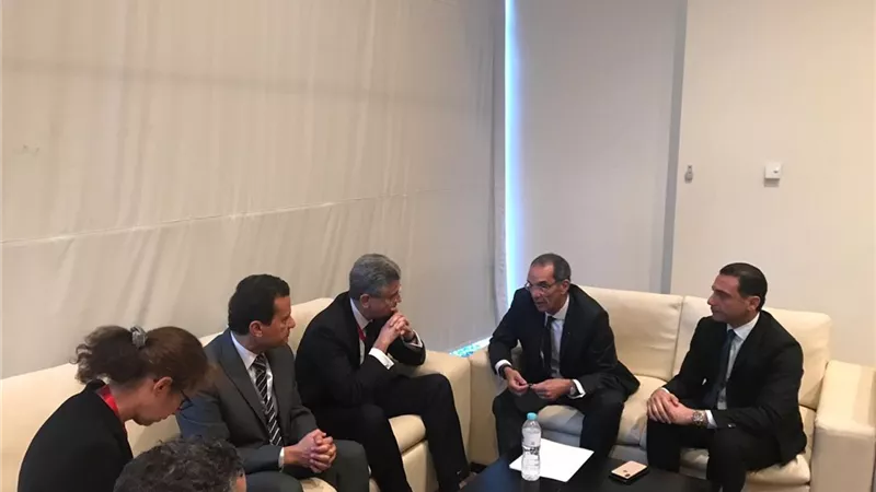 وزير الاتصالات يلتقي نائب رئيس مجموعة البنك الدولي