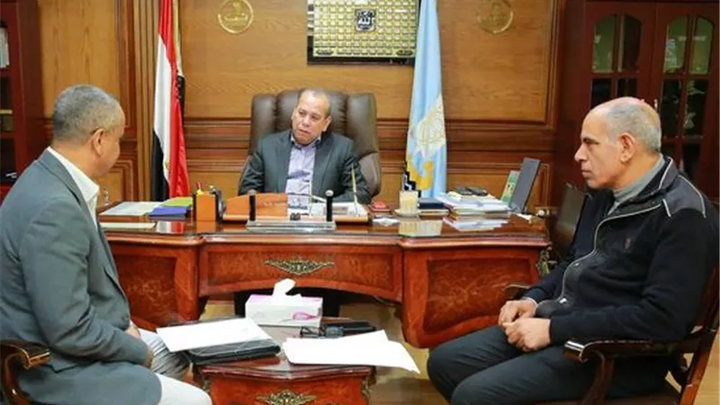 ..محافظ كفرالشيخ يناقش الإطار المؤسسي لإدارة المخلفات الصلبة وتكوين شركات الشباب للجمع السكنى بالتعاون مع وزارة البيئة