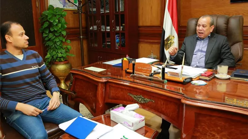 محافظ كفرالشيخ يتابع منظومة النظافة وتحقيق الإنضباط والمتابعة