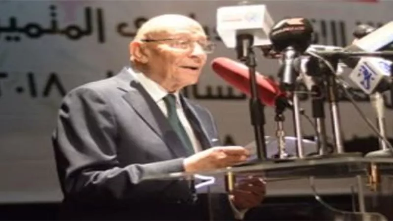 محمد فايق رئيس المجلس