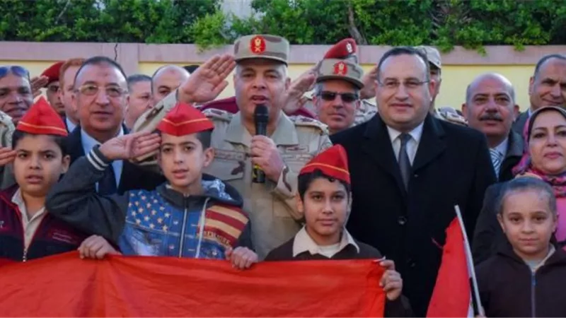 قنصوه وعشماوي يشهدان توزيع ٥٠٠ تختة مدرسية على مدارس شرق الاسكندرية