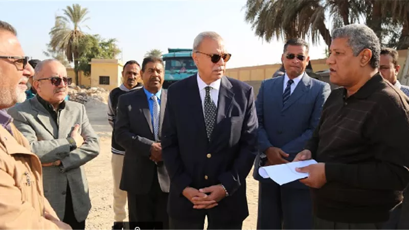 محافظ قنا يتابع عددا من المشروعات الخدمية بمدن الشمال