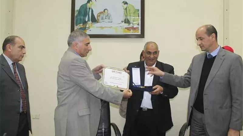 جهاز مدينة السادات يكرم الموظفين المحالين للمعاش ..صور