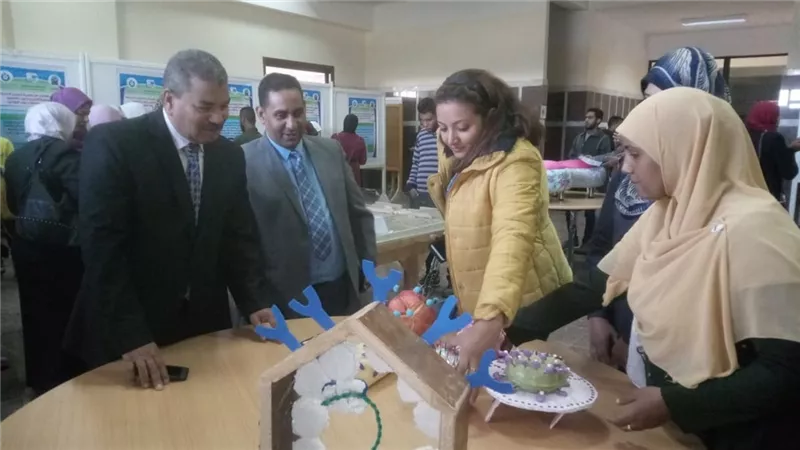 عرض 25 فكرة ابتكارية بمعرض جامعة جنوب الوادى