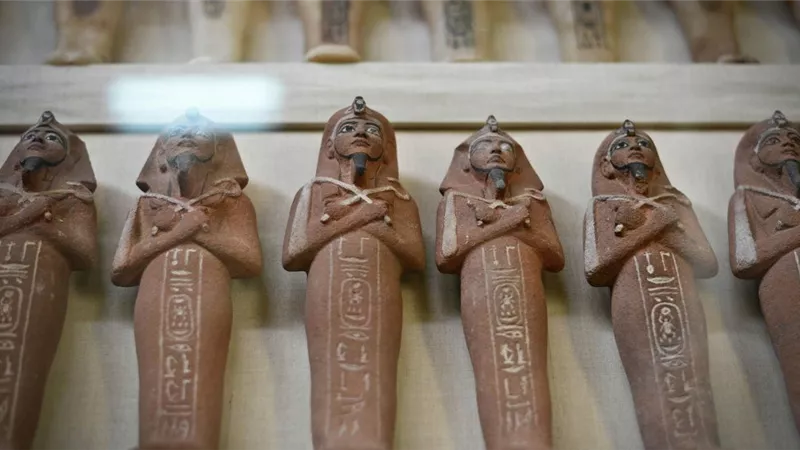 المؤبد وغرامة 10 ملايين جنيه.. عقوبة تهريب الآثار فى القانون الجديد