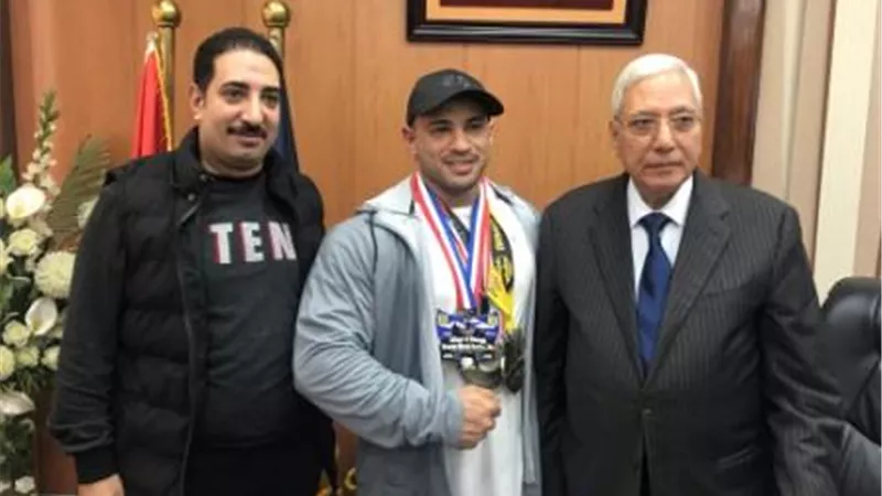 محافظ الدقهلية يكرم البيج مان بطل العالم في كمال الأجسام