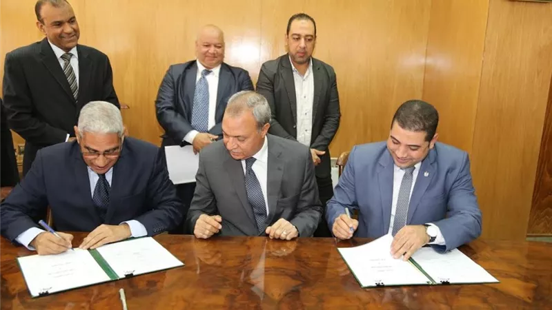 الهجان يشهد توقيع بروتوكول تعاون لمحو الأمية