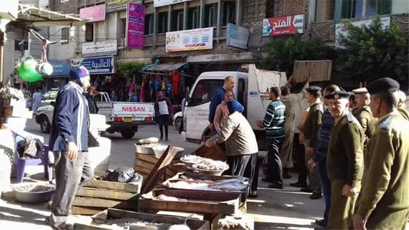استمرار حملات إزالة التعديات و الإشغالات بشوارع كفر الشيخ