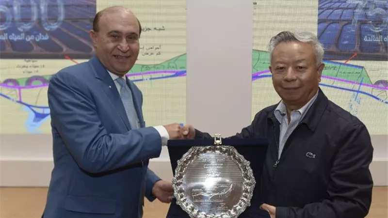 مميش يستقبل رئيس البنك الآسيوي للاستثمار