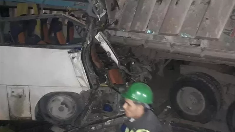 إصابة ٣١ شخص فى حادث تصادم أتوبيس بـ