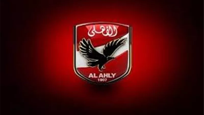حسام حسن يوقع للأهلى