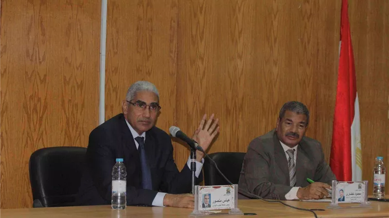 مد خدمة رئيس جامعة جنوب الوادى ونائبه حتى نهاية العام الدراسى الحالى