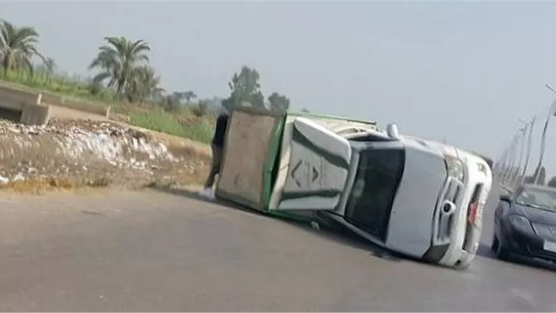 إصابة ٤ فى انقلاب سياره بطريق الزعفرانه