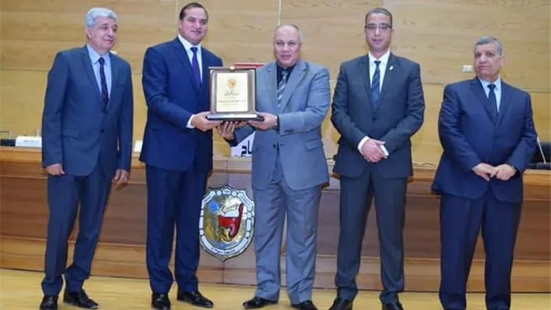 تكريم رئيس ونواب وعمداء و70 عضو تدريس بجامعة سوهاج فى 