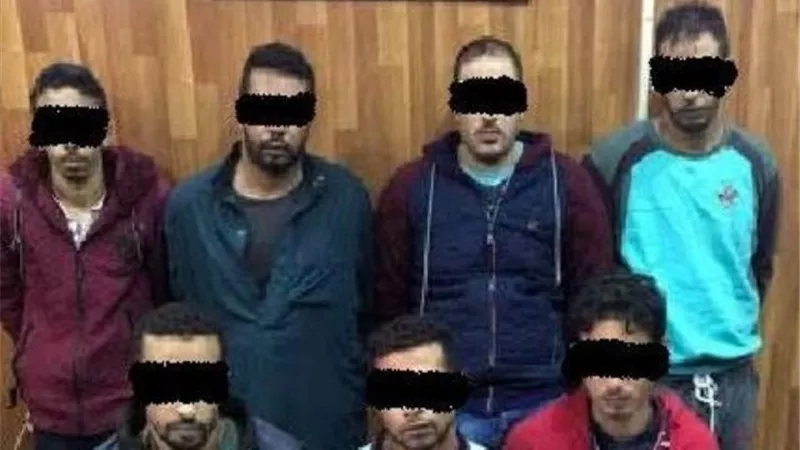 يلقوا بخالتهم وبناتها من شرفة المنزل . . صفعوا زوج أختهم