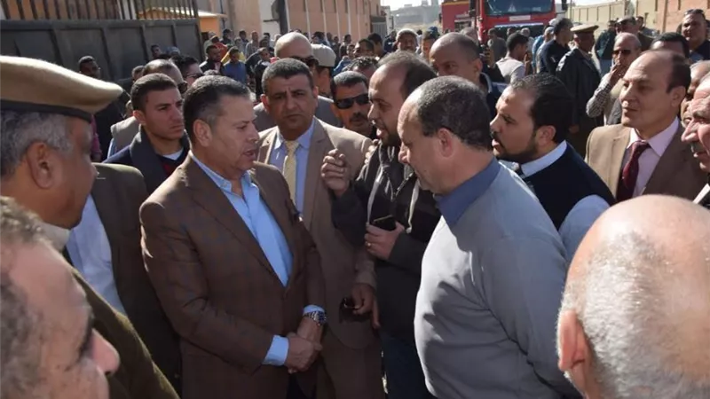 حريق بمصنع ببنى سويف والمحافظ يتفقد المنطقه