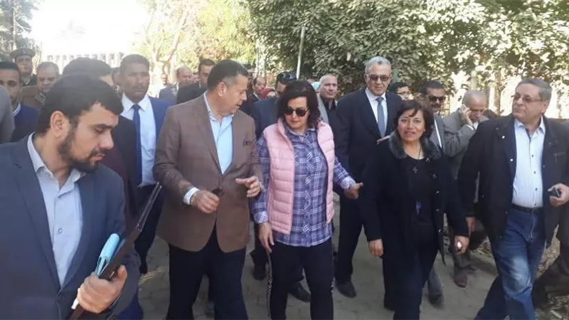 محرز ومحافظ بني سويف في جولة بحديقة الحيوانات لبحث تطويرها