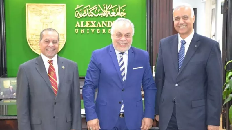 نقيب الممثلين يناقش سبل التعاون مع جامعة الإسكندرية ومطروح