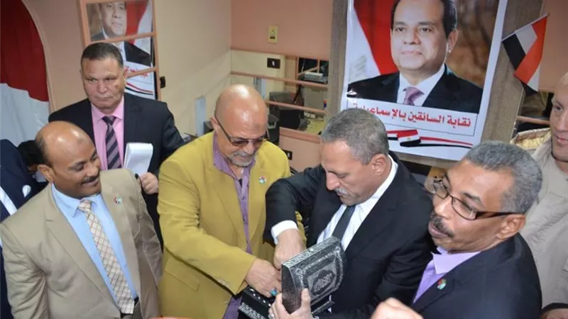 محافظ بني سويف يلتقى وفد وزارة التعليم