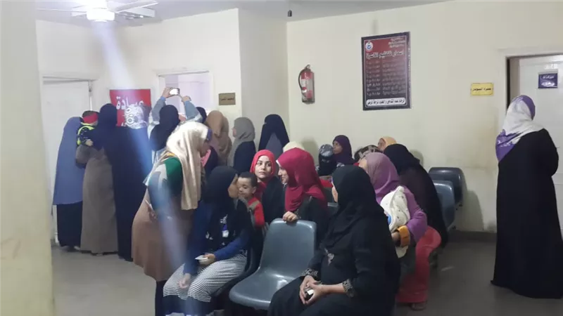 اقبال كبير على الكشف المجانى بقافلة جزيرة الوراق بالجيزة