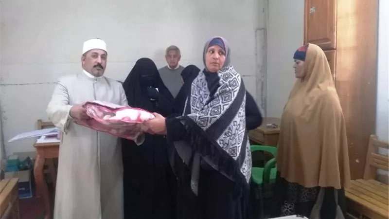 بطاطين للآسر الأكثر إحتياجا بمسجد المدينة المنورة بالعبور
