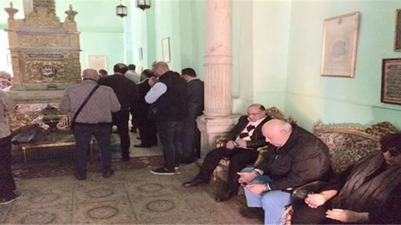 قبر ملكى بماء الذهب لحفيد محمد على باشا....صور