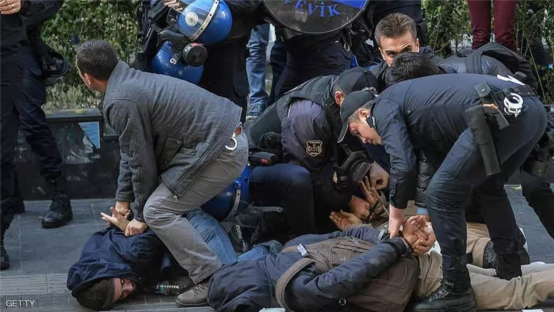 تعذيب واعتقال ومصير مجهول ونذر حرب أهلية بتركيا