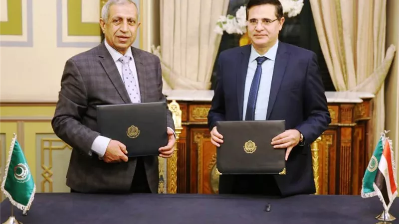 الأكاديمية العربية والجمهورية أونلاين يوقعان بروتوكول تعاون فى الأعلام.. بالصور