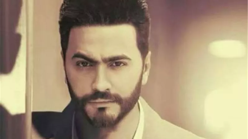 تامر حسنى يحتفل بأعماله الفنية على 