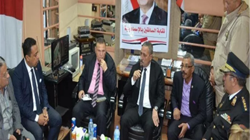 محافظ الاسماعيلية يتصدي لمخافات الملاكى ويحذر التشغيل بالأجرة