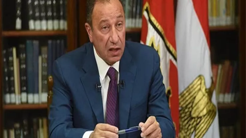 مدرب الأهلى الجديد يصل القاهرة ويجتمع مع الخطيب