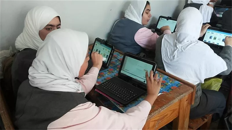 التعليم: 2530 مدرسة جاهزة للعمل بـ التابلت.. فيديو