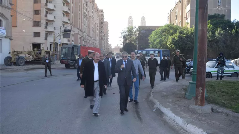 محافظ المنيا يتابع اعمال النظافة ميدانيا
