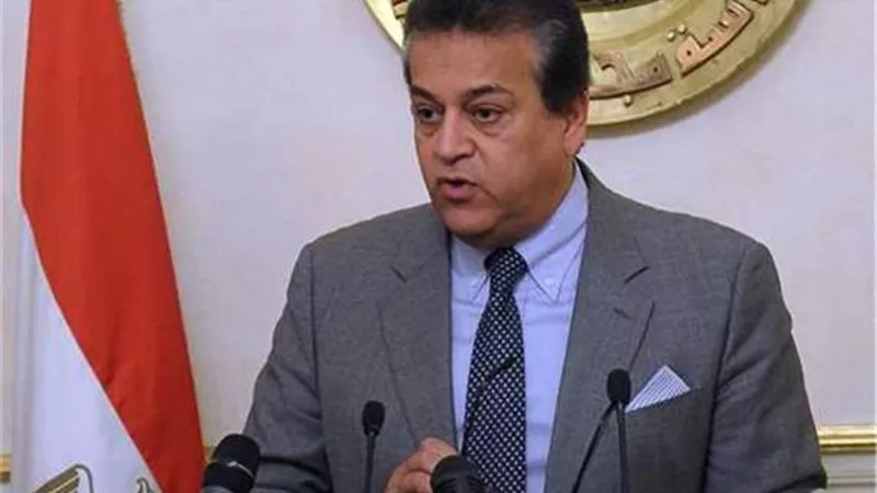 وزير التعليم العالي يستعرض تقريراً حول ترتيبات ملتقى الوافدين بالجامعات