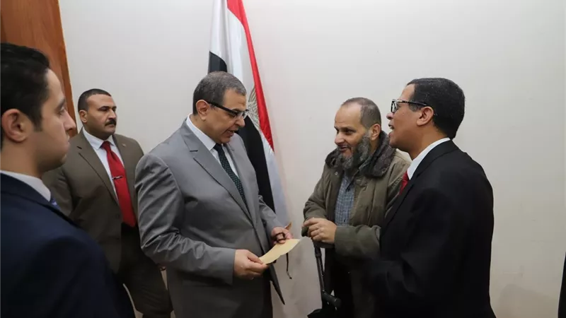 سعفان يسلم 