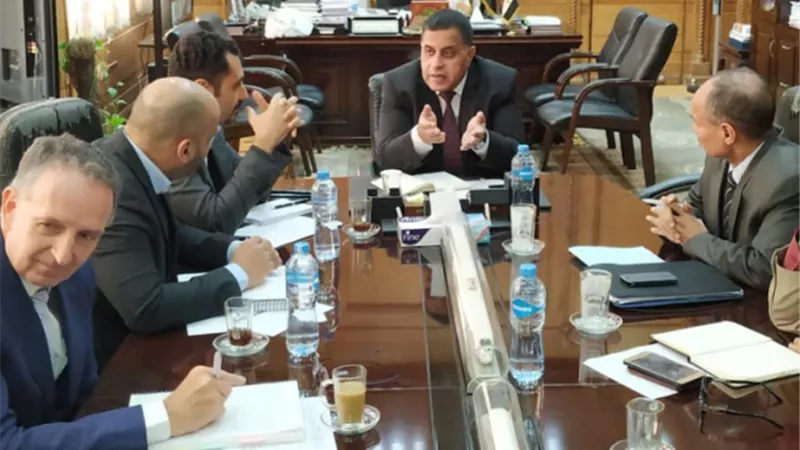 رئيس السكة الحديد يتابع معدلات التنفيذ فى مشروعات كهربة 1000 كيلو متر