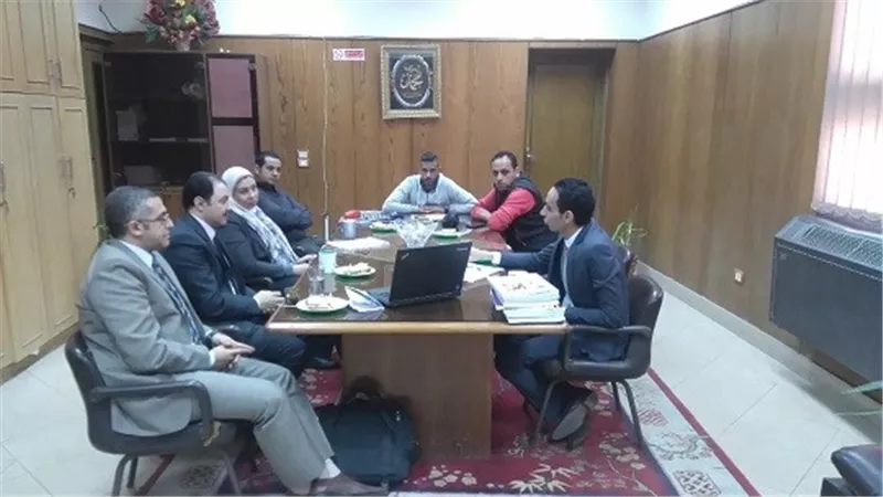 ألسن عين شمس تبحث سبل تطبيق الخدمات الالكترونية بالكلية