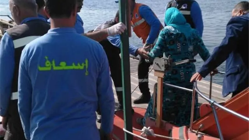 قافلة الوراق الطبية تستدعى الاسعاف النهرى لانقاذ مريضة مصابة بجلطة