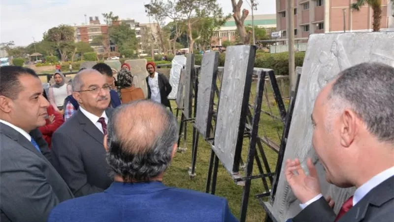رئيس جامعة أسيوط يكرم الفائزين فى المسابقة الإبداعية بالفنون الجميلة