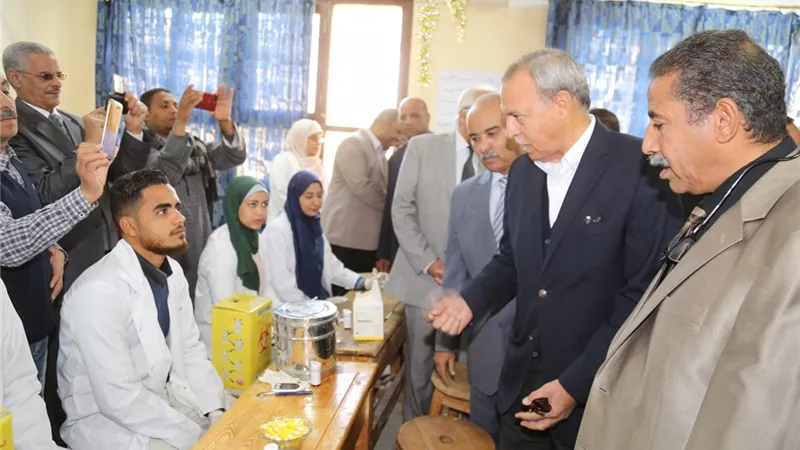 محافظ قنا يتابع اعمال اليوم الثانى من حملة 