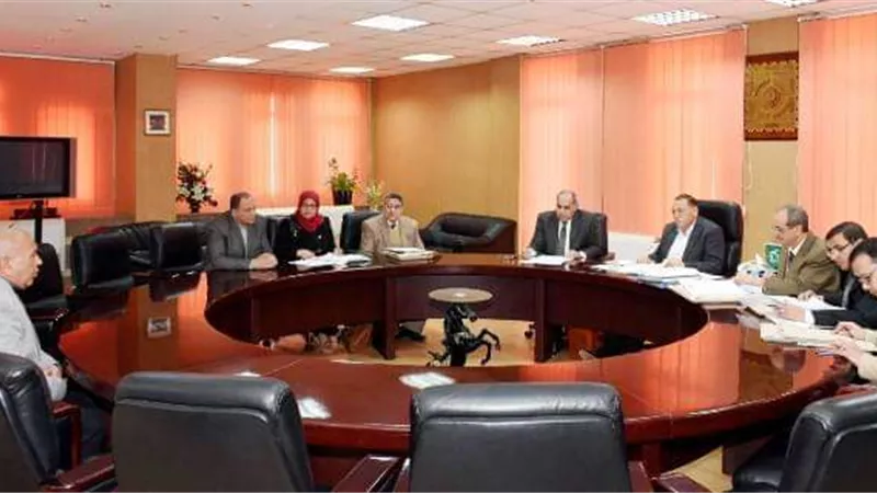 محافظ الشرقية يترأس لجنة لإختيار مدير عام شئون مالية وادارية بمديرية الشباب
