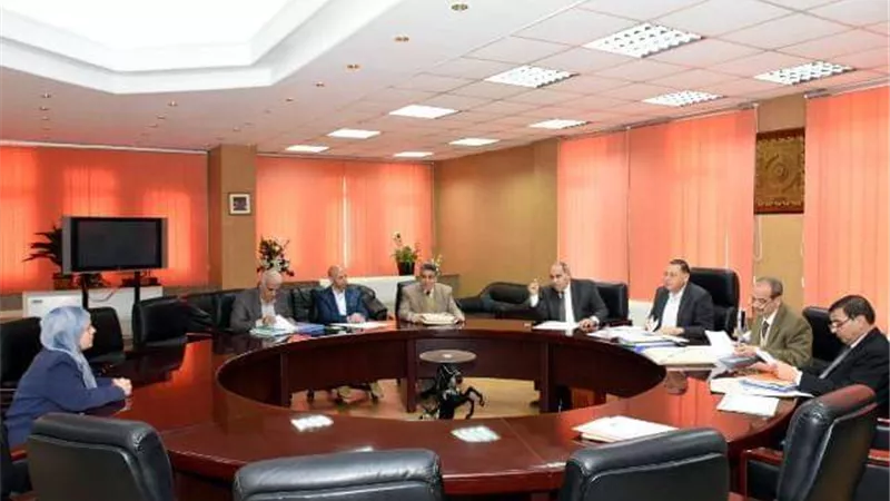 محافظ الشرقية يترأس لجنة لإختيار مدير عام ادارة الصيدلة بمديرية الصحية