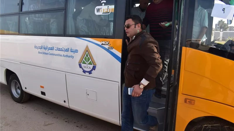 بالصور.. تشغيل 20 أتوبيسا مكيفا لانهاء أزمة المواصلات بمدينة الشروق