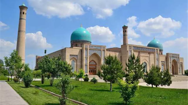 أوزبكستان تحتفل بمرور 45 عاما على ادخال اللغة العربية